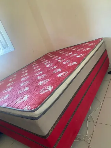 Vendo uma cama semi nova 