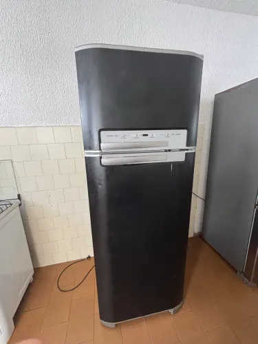 Vende-se geladeira