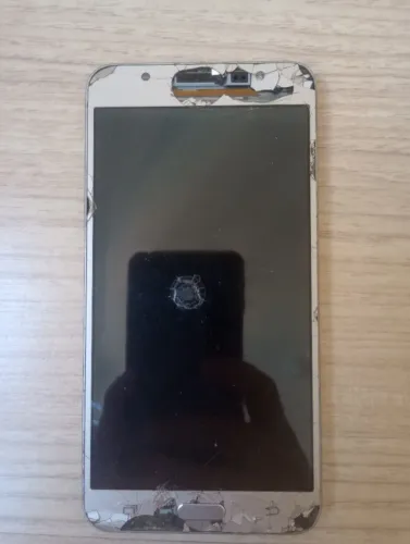 Celular J7