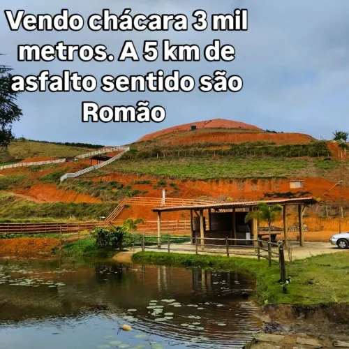 Chácara com praça pronta com mais de 2.000 metros quadrados.