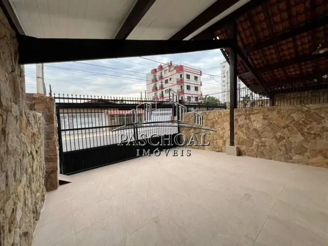 Casa à Venda em Tupi, Praia Grande - SP