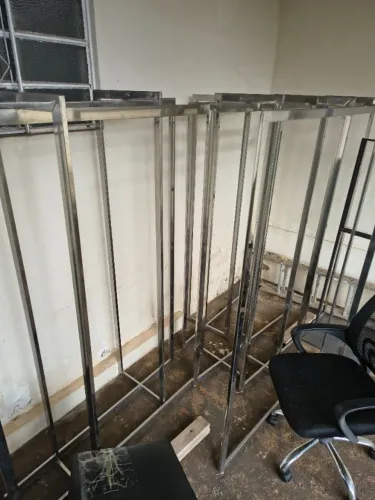 ARARAS EM AÇO INOX PREMIUM PARA LOJAS OU SHOW ROOM