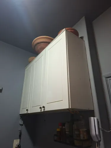 Armário de parede cozinha, branco espaçoso com três portas e acessórios!