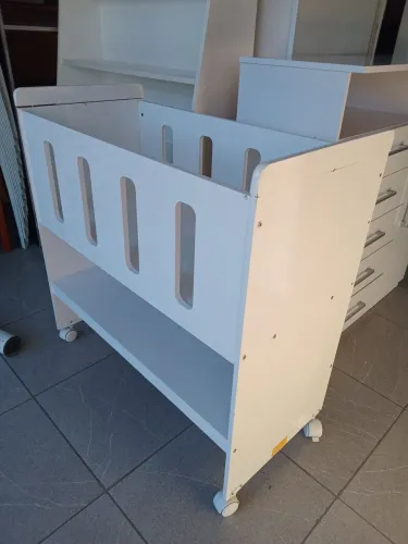 Mini berço, em bom estado.(Entrego).