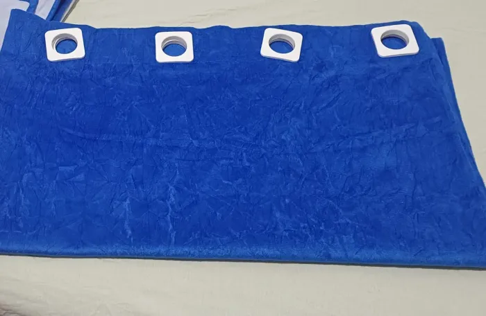 Cortina black-out em suede tamanho 2,80 por 1,70 cor azul usada uma vez