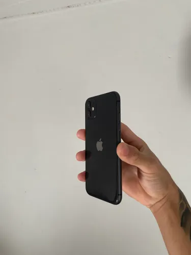 Vendo ou troco com voltar iPhone 11 impecável