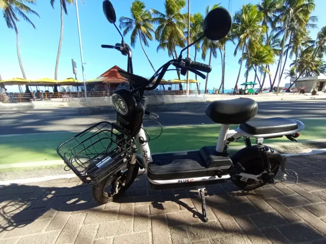 Vendo essa Scooter elétrica .