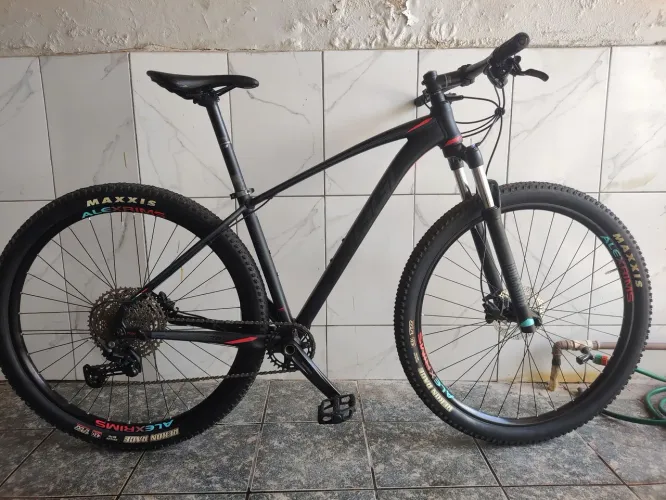 Bicicleta Oggi 7.6 Big Wheel Boost UHD Tubeless Ready 