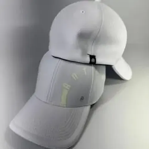 BONÉ GLOW BRANCO (FECHADO)