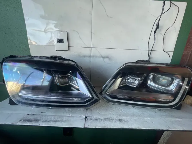 Par De Farol Da Amarok 2017/24 Elet C/Motor C/Led S/Reator (Original Recuperado)