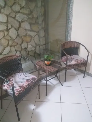 Cadeiras e mesa área externa