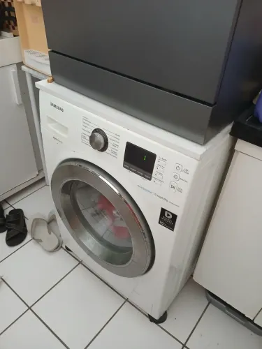 Máquina Lava e Seca Samsung 10,1 kg funcionando. Motivo da venda Mudança