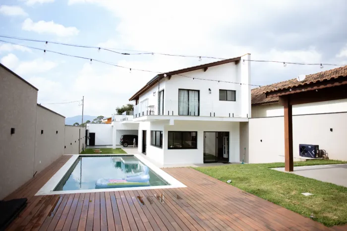 Casa no condomínio Chácara Jaraguá para venda com 2 quartos, sendo 2 suítes, 278m²