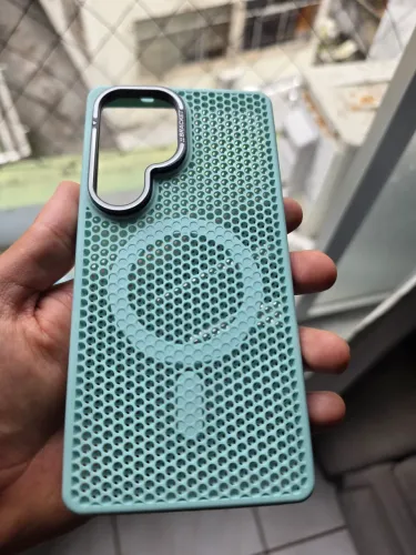Capa Capinha com Dissipação de Calor e Suporte H/V Metalico P/ Linha Ultra Samsung