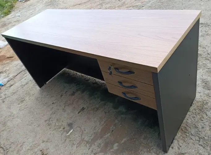 MESA RETA150X60 COM 3 GAVETA TAMPO GRANDE ENTREGAMOS COM FRETE