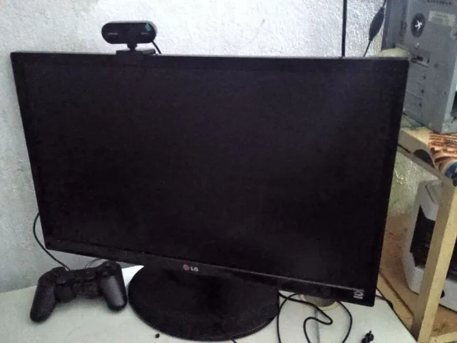 Monitor 24" Full HD 60Hz HDMI/DVI/VGA - Excelente Estado