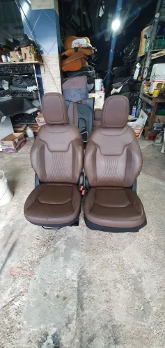 Jogo de bancos da Fiat Touro original elétrico.em couro