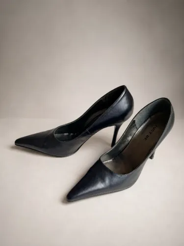 Scarpin salto alto preto 37