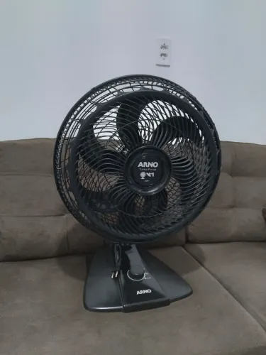 Ventilador Arno TURBO FORCE 40CM da pra usar na parede nada quebrado nem danificado 100%