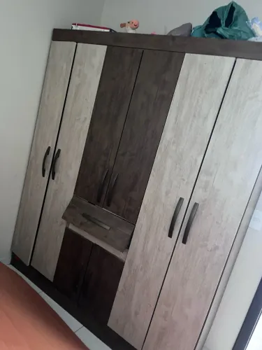 Guarda roupa 6 portas