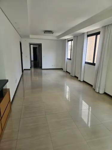 Apartamento para venda com 200 metros quadrados com 5 quartos