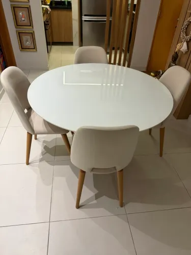 Mesa sala de jantar redonda com 4 cadeiras