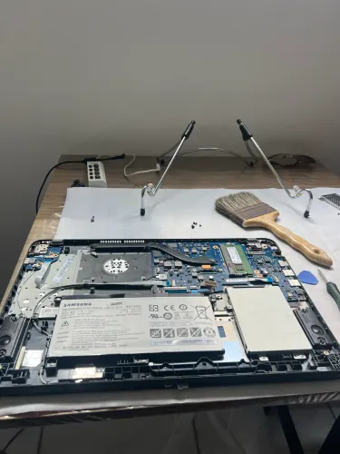 Assistência técnica e reparo de notebook