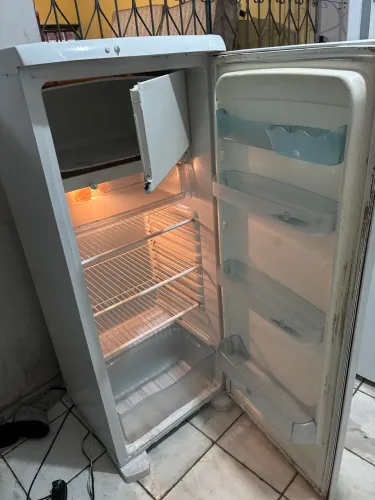 Geladeira Eletrolux (Frete grátis)