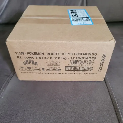 Caixa lacrada com 12 blister triplos / triple pack da Coleção Pokémon Go - Copag