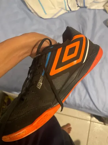 Chuteira umbro