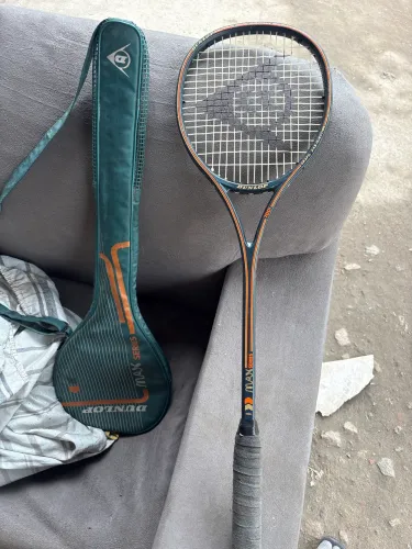 Semi nova raquete faço rolo em ótimo estado ?