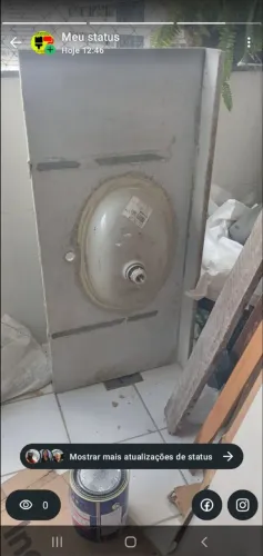 Bancada de mármore com Cuba de porcelana e roda completa. VALOR R$ 400 REAIS