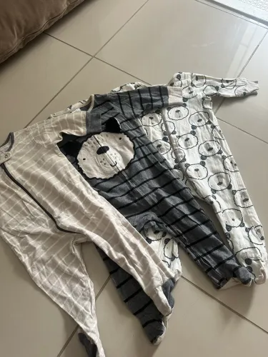 Kit com 3 macacões Gerber 3-6 meses importado