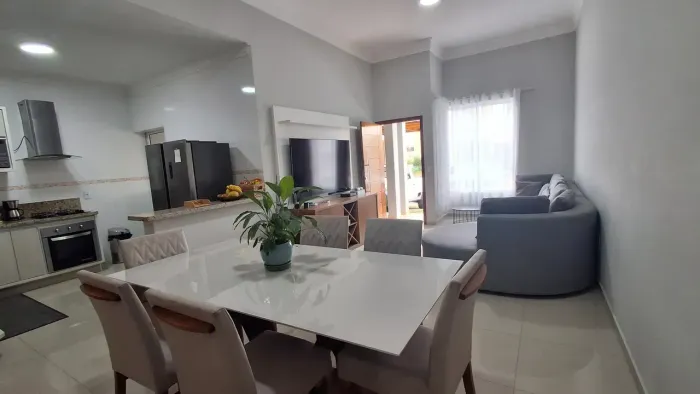 CAsa térrea condomínio Vista Verde em Indaiatuba 3 dormitórios, 1 suíte. Planejados e ar c