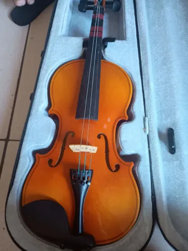 Violino 4/4 sem uma corda