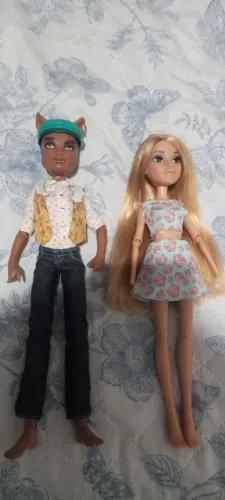 Boneco Monster High e boneca Adriane atoms