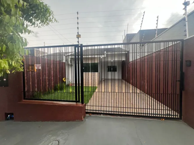 Casa com 3 dormitórios para alugar, 100 m² por R$ 1.900,00/mês - Jardim São Paulo II - Sar
