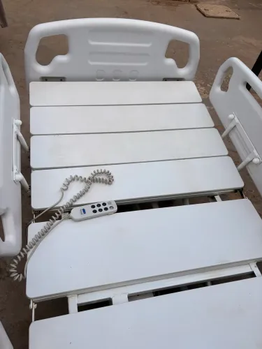 Cama hospitalar automática com controle