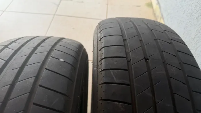 Pneu 225 /55/18 estava no Jeep ótimo estado roda muito ainda