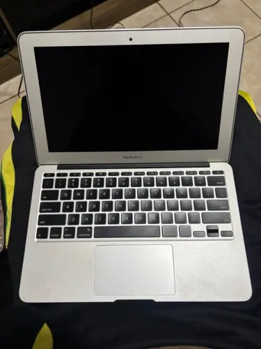 MacBook Air 11 (AS VEZES LIGA) - ACEITO TROCA EM CELULAR