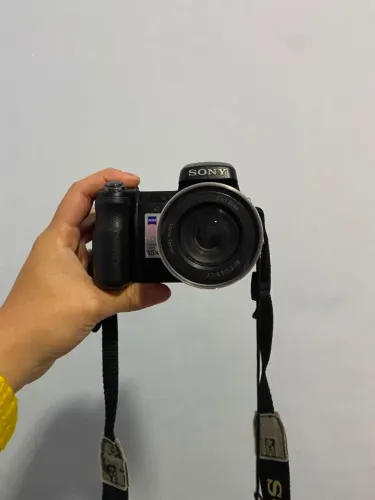 DSC-H9