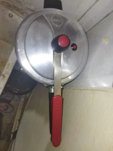 Panela de pressão clock semi novo 