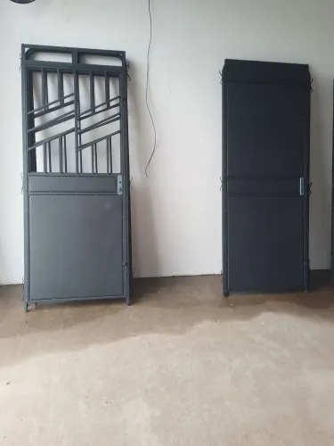 Portas ,janelas,padrão em promoção temos lixeiras janelinha de banheiro janela de pia