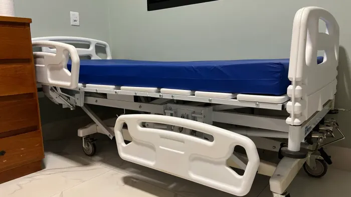 Vendo cama hospitalar Perfeito estado