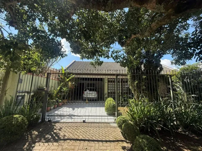 Casa com 5 Quartos, 1 Suíte, 230M², à Venda por R$ 1.350.000,00 - São Braz, Curitiba (Pr)