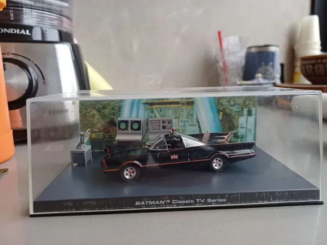 Miniatura Batmóvel 1966 Eaglemoss (Série Clássica de TV) - Escala 1:43