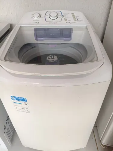 Vende-se uma máquina de lavar de 12 kg por 1.200 kg já o menor preço