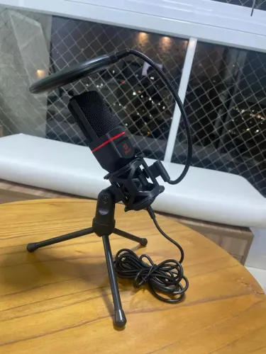 Microfone Condensador Redragon Gamer/Podcast + Tripé - 10x S/ Juros