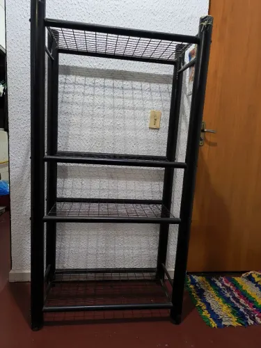 Estante de ferro