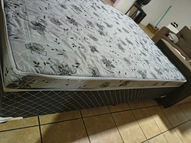 Estou vendendo essa cama motivo de mudança